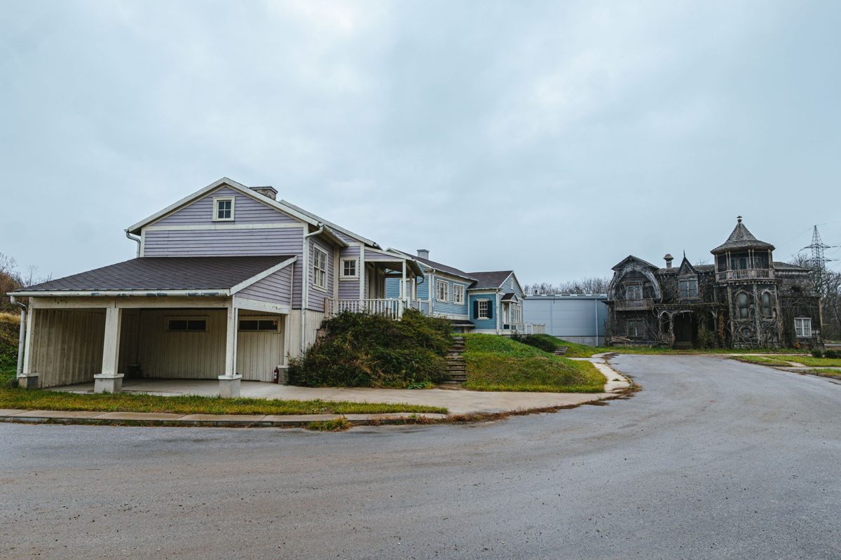 American suburb standing set