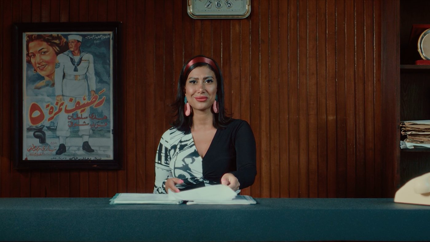 The receptionist at the 80s production house in Sa7mad